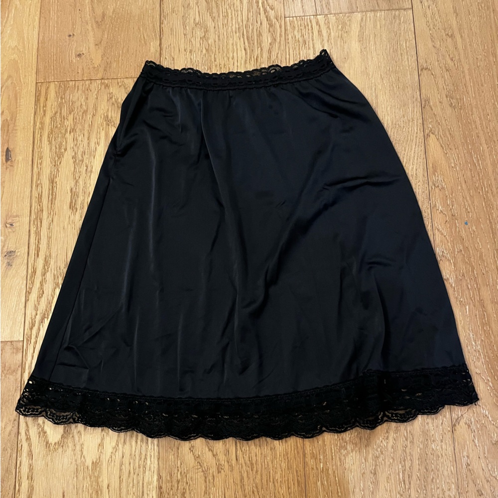 Vintage Black Stretchy Lace Half Slip - Picture 6 of 11